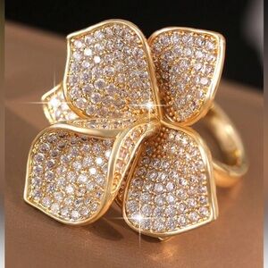 NEW Elegant Couture Bloom Pavé Ring |
